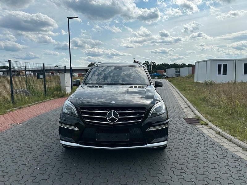 Schwarz Gebraucht 2012 Mercedes ML63 AMG AMG SUV | 27.000 € (Etwas zu teuer) - Bild 1/4