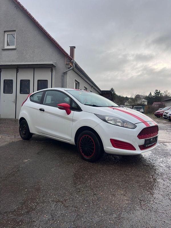 Gebraucht Ford Fiesta Celebration 60 PS (44 kW) 2017 Weiß Kleinwagen