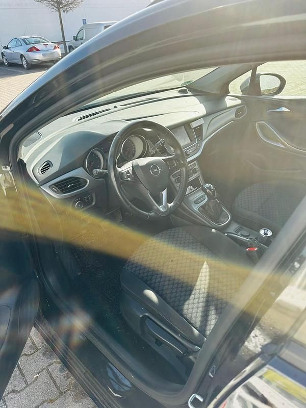 Gebraucht Opel Astra 102 PS (75 kW) 2020 Schwarz Kombi