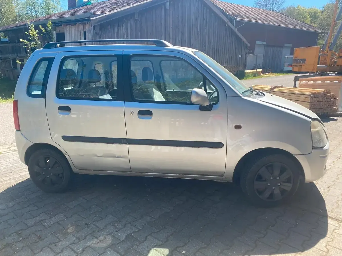 Usata Opel Agila 75 CV (55 kW) 2003 Argento Monovolume