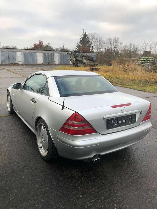 Gebraucht Mercedes SLK200 136 PS (100 kW) 1997 Silber Cabrio