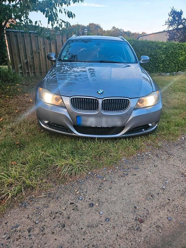 Grau Gebraucht 2011 BMW 325 Kombi | 5.970 € (Fairer Preis) - Bild 1/4