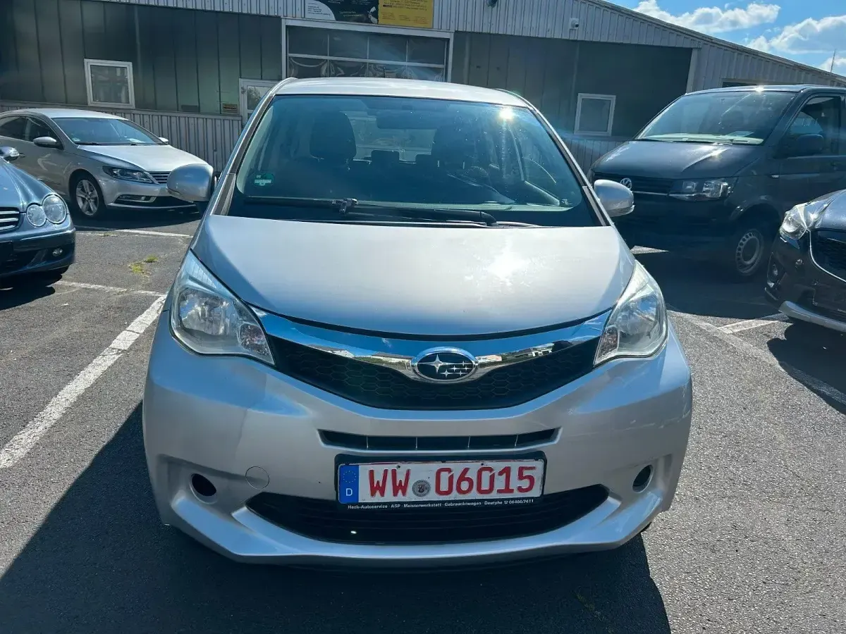 Gebraucht Subaru Trezia Comfort 99 PS (72 kW) 2012 Silber Kleinwagen
