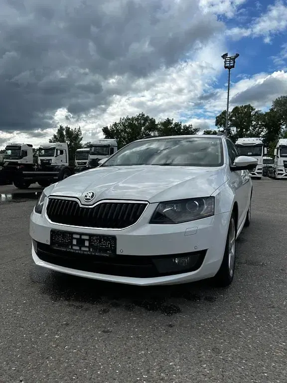 Gebraucht Skoda Octavia Elegance 105 PS (77 kW) 2014 Weiß Kombi