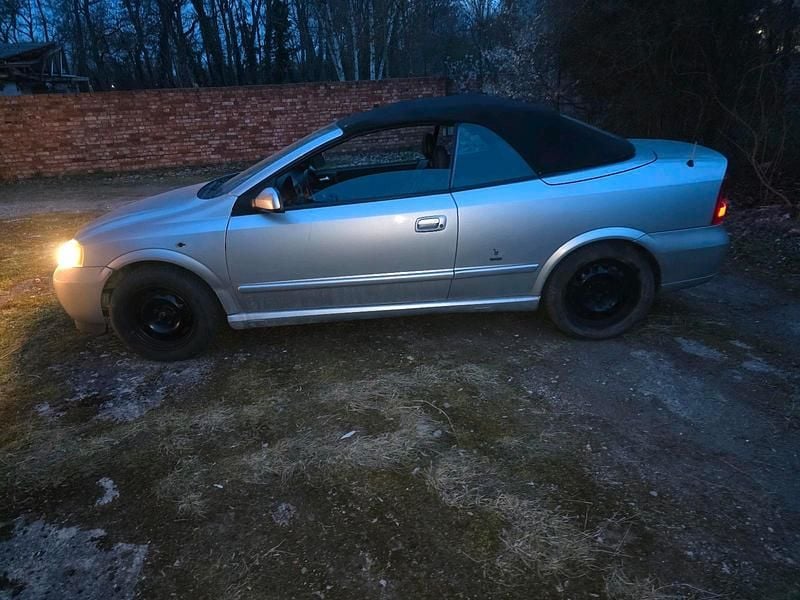 Gebraucht Opel Astra Cabriolet 147 PS (108 kW) 2002 Silber Cabrio