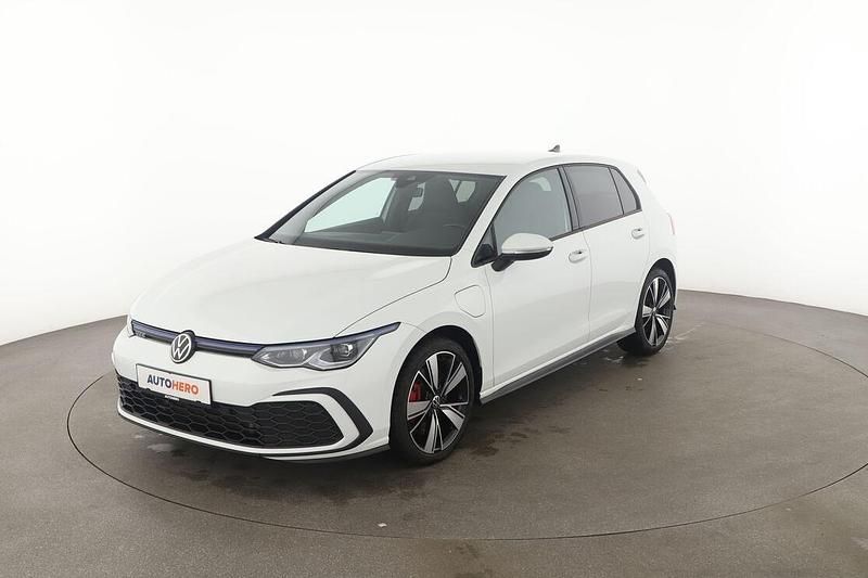 Weiß Gebraucht 2020 VW Golf VIII GTE Limousine | 21.950 € (Fairer Preis) - Bild 1/3
