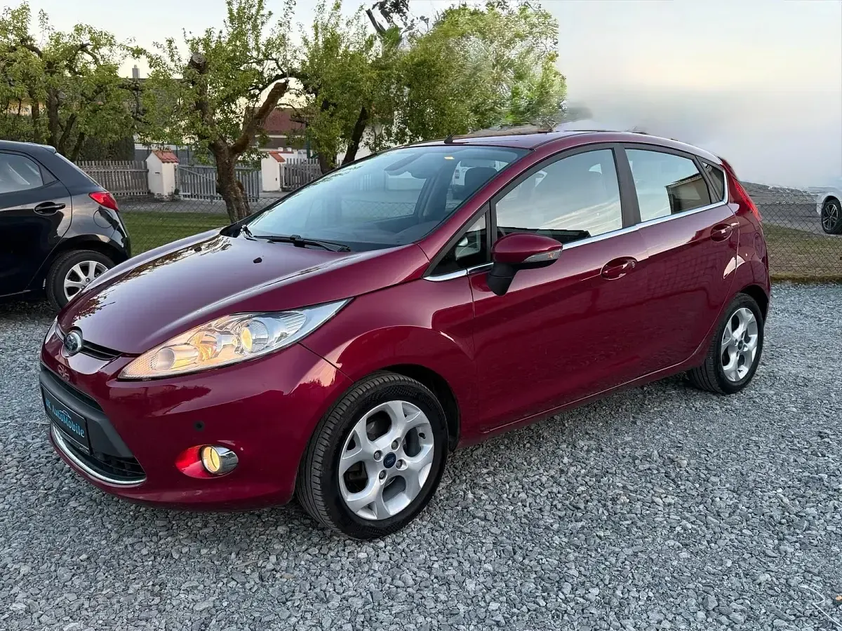 Usata Ford Fiesta Titanium 97 CV (71 kW) 2009 Rosso Utilitaria