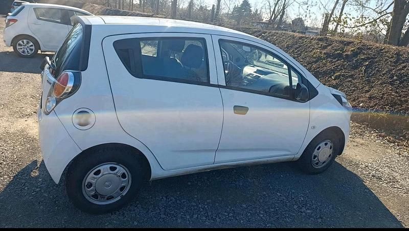 Gebraucht Chevrolet Spark 68 PS (50 kW) 2012 Weiß Kleinwagen