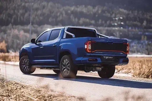 Usata Maxus e-T90 130 kW (177 CV) 2024 Grigio Pick-up