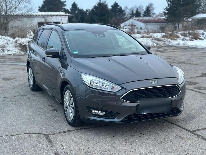 Gebraucht Ford Focus Titanium 101 PS (74 kW) 2016 Grau Kombi