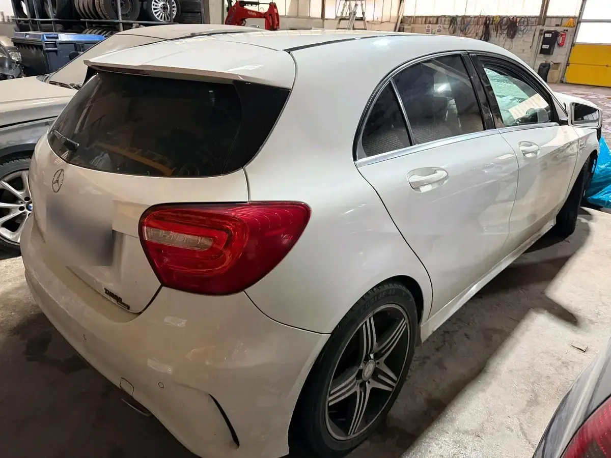 Gebraucht Mercedes A250 AMG line 211 PS (155 kW) 2013 Weiß Kleinwagen