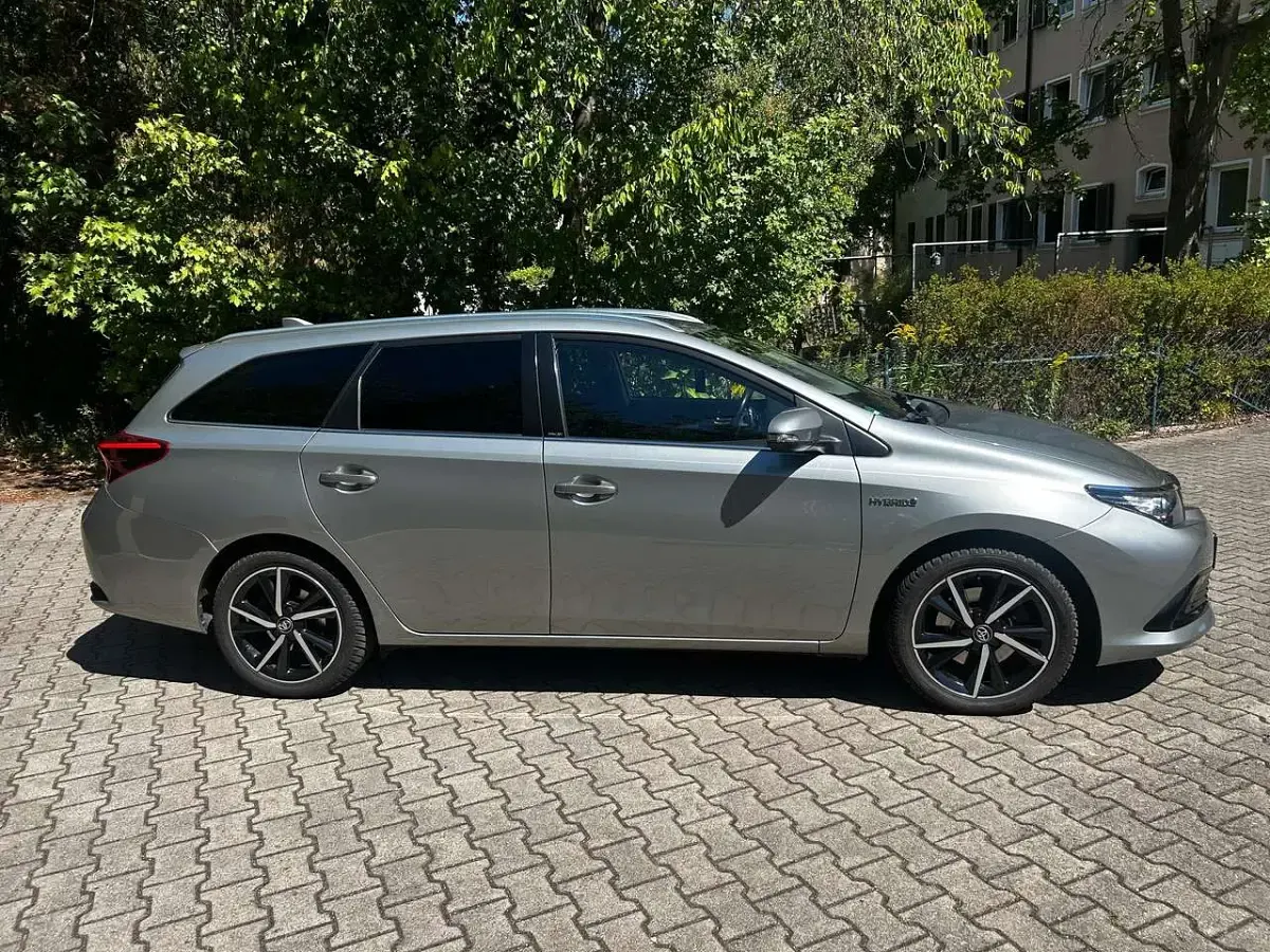 Gebraucht Toyota Auris Hybrid Cool 136 PS (100 kW) 2017 Silber Kombi
