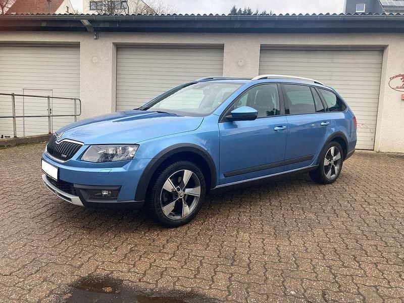 Gebraucht Skoda Octavia 184 PS (135 kW) 2016 Blau Kleinwagen