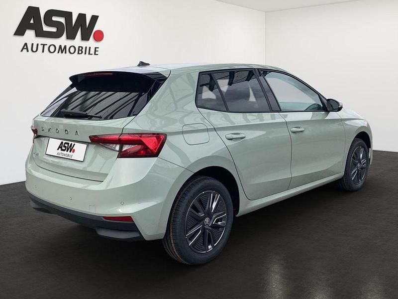 Neu Skoda Fabia 116 PS (85 kW) 2026 Timianogrün Limousine