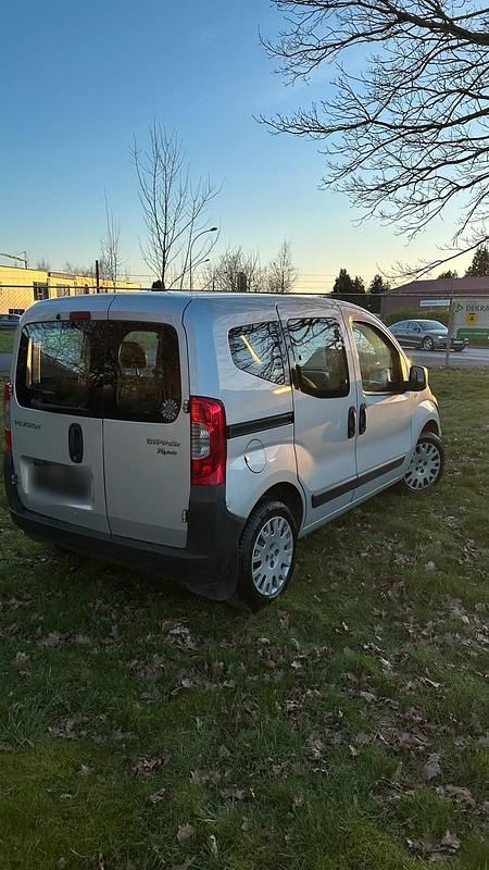 Gebraucht Peugeot Bipper 75 PS (55 kW) 2015 Silber Van / Kleinbus