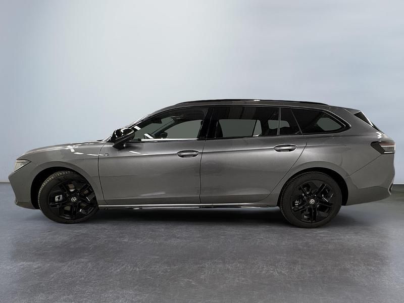 Neu VW Passat R-line 193 PS (141 kW) 2025 5x  diabase grey met. Kombi