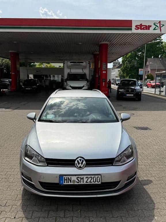 Grau Gebraucht 2015 VW Golf VII Comfortline Kombi | 7.000 € (Guter Preis) - Bild 1/4
