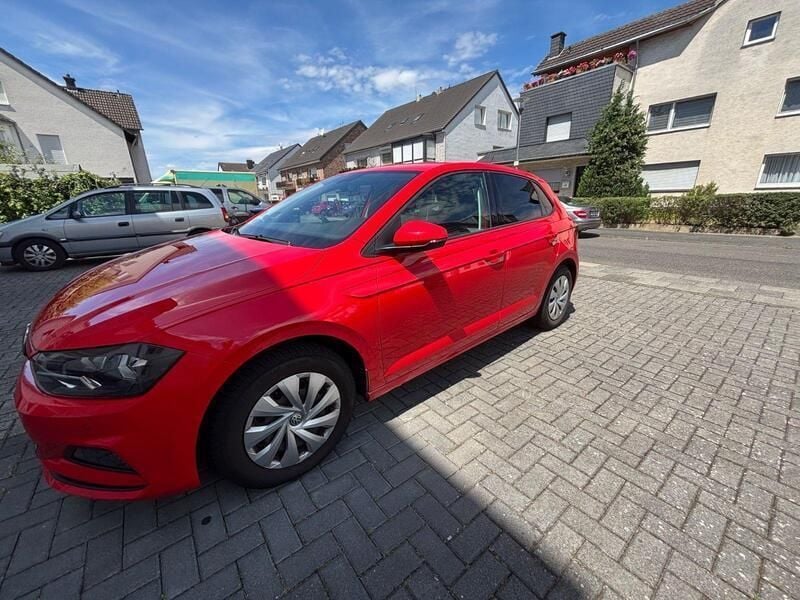 Rot Gebraucht 2018 VW Polo Comfortline Kleinwagen | 8.800 € (Guter Preis) - Bild 1/4