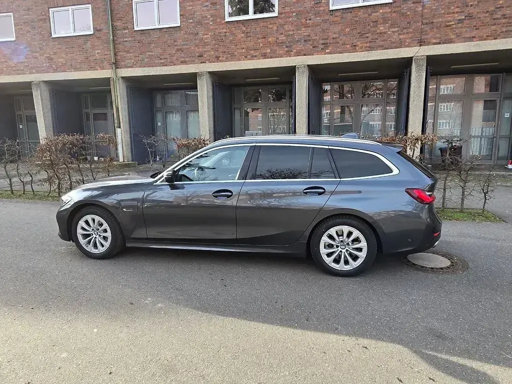 Gebraucht BMW 320e Performance 204 PS (150 kW) 2021 Grau Kombi