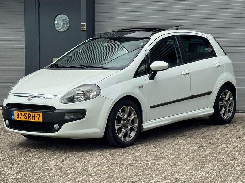 Weiß Gebraucht 2011 Fiat Punto Evo Racing Kleinwagen | 3.250 € (Fairer Preis) - Bild 1/4