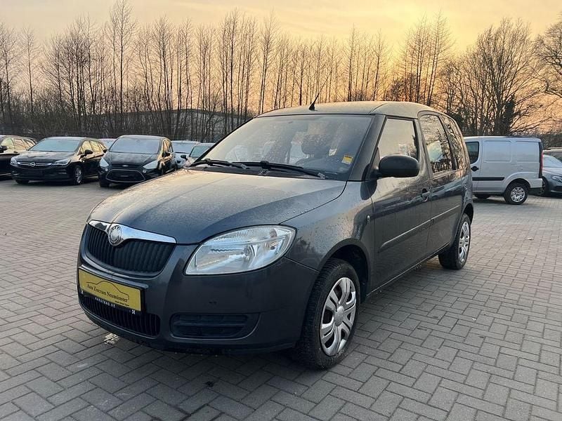 Grau Gebraucht 2010 Skoda Roomster Plus Edition Van / Kleinbus | 1.490 € (Superpreis) - Bild 1/4