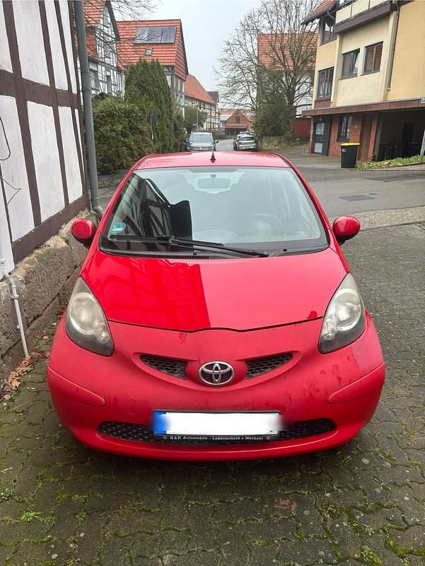 Rot Gebraucht 2006 Toyota Aygo Kleinwagen | 1.000 € (Superpreis) - Bild 1/4
