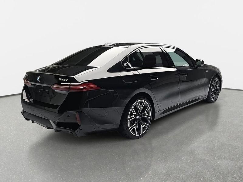 Gebraucht BMW 520 M Sport 197 PS (144 kW) 2025 Schwarz Limousine