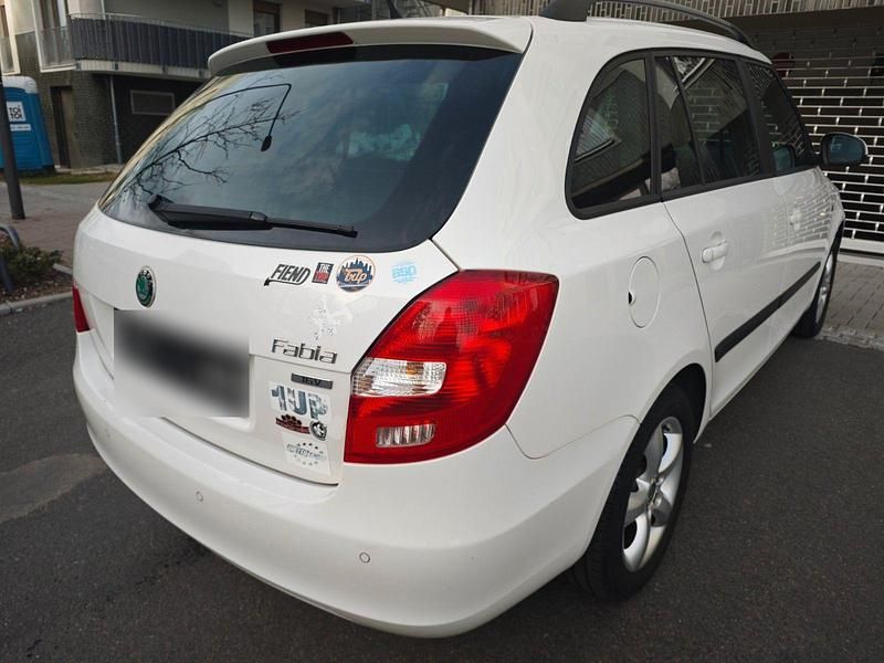 Gebraucht Skoda Fabia 86 PS (63 kW) 2011 Weiß Kombi