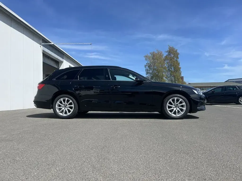 Second-hand Audi A4 150 CP (110 kW) 2022 Negru Break