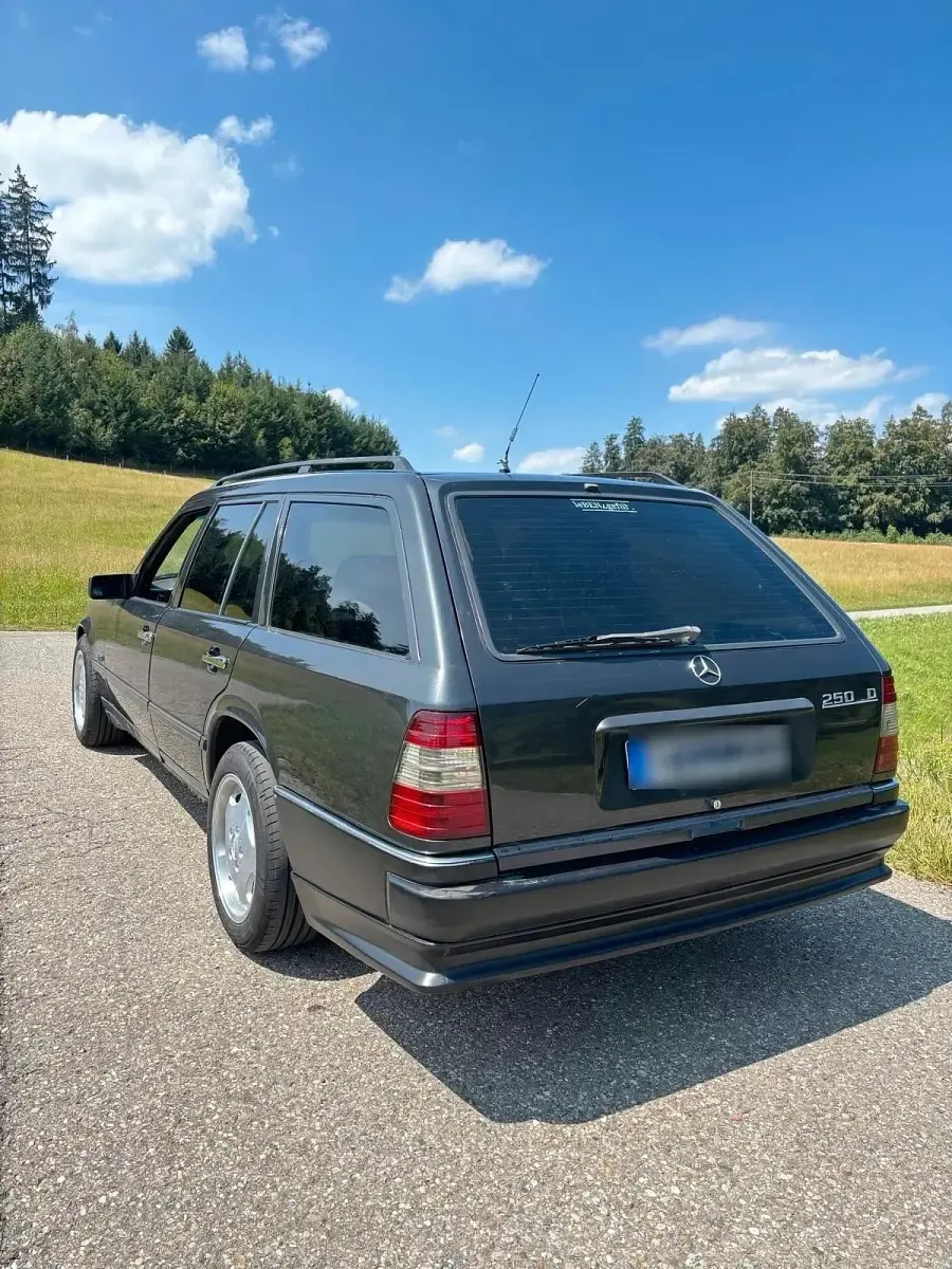 Gebraucht Mercedes E250 94 PS (69 kW) 1989 Schwarz Kombi