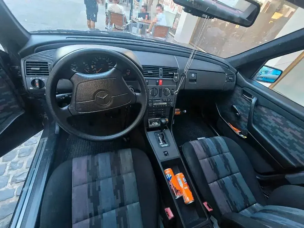 Gebraucht Mercedes C180 122 PS (89 kW) 1994 Braun Limousine