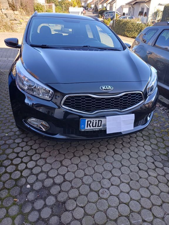 Schwarz Gebraucht 2014 Kia Ceed Sportswagon DREAM-TEAM Edition Kombi | 8.200 € (Fairer Preis) - Bild 1/4