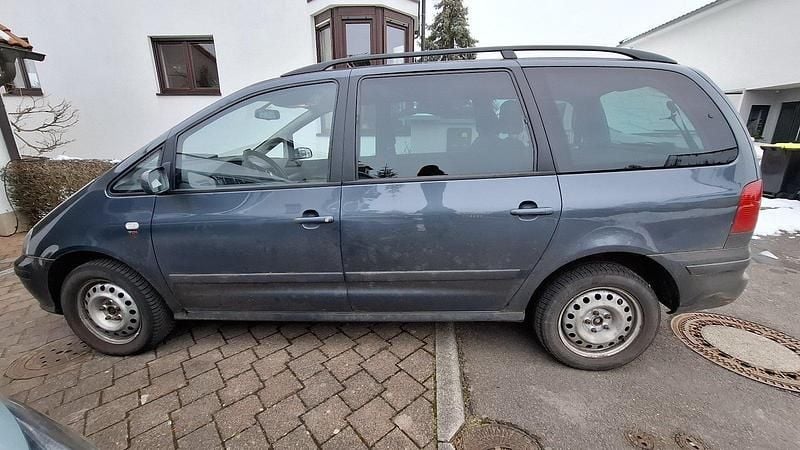 Grau Gebraucht 2008 Seat Alhambra Van / Kleinbus | 1.920 € (Guter Preis) - Bild 1/4
