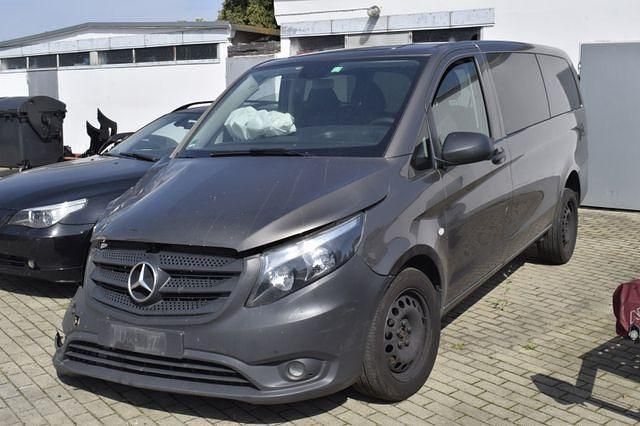 Grau Gebraucht 2018 Mercedes Vito Van / Kleinbus | 10.710 € (Superpreis) - Bild 1/4