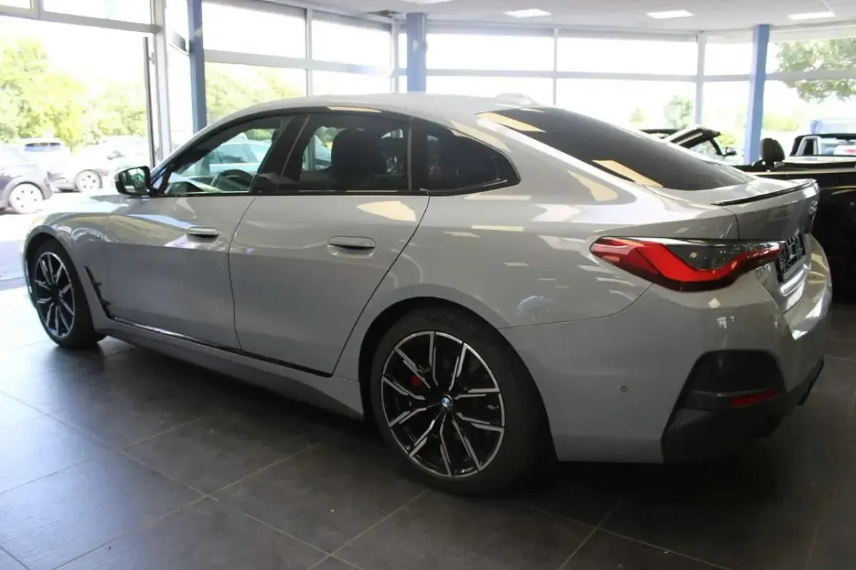 Gebraucht BMW 430 M Sport 245 PS (180 kW) 2023 M brooklyn grau metallic Coupé