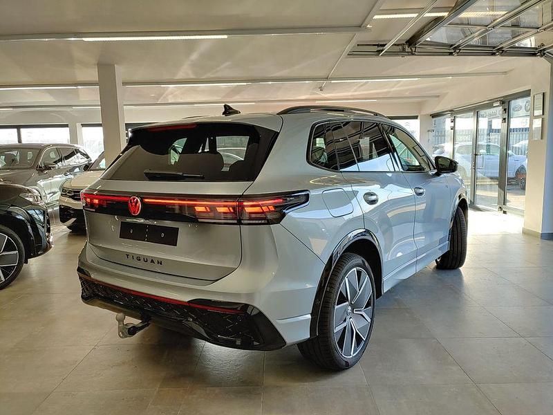Neu VW Tiguan R-line 150 PS (110 kW) 2026 Oystersilvermetallic SUV