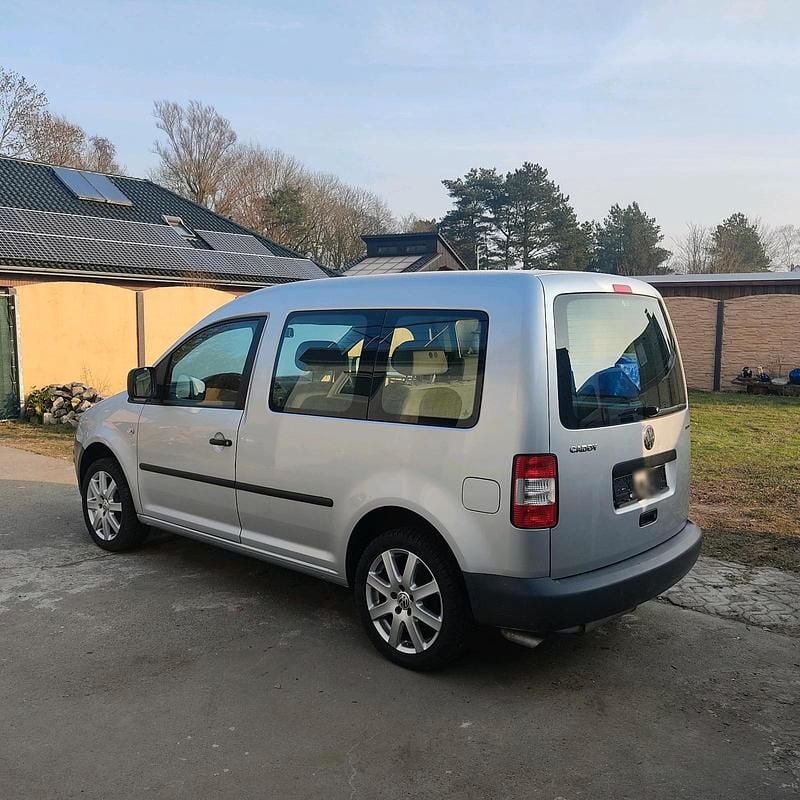 Second-hand VW Caddy 109 CP (80 kW) 2009 Argintiu Monovolum