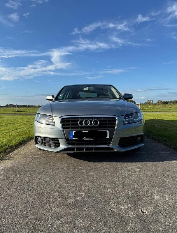 Grau Gebraucht 2011 Audi A4 Coupé | 6.000 € (Guter Preis) - Bild 1/4