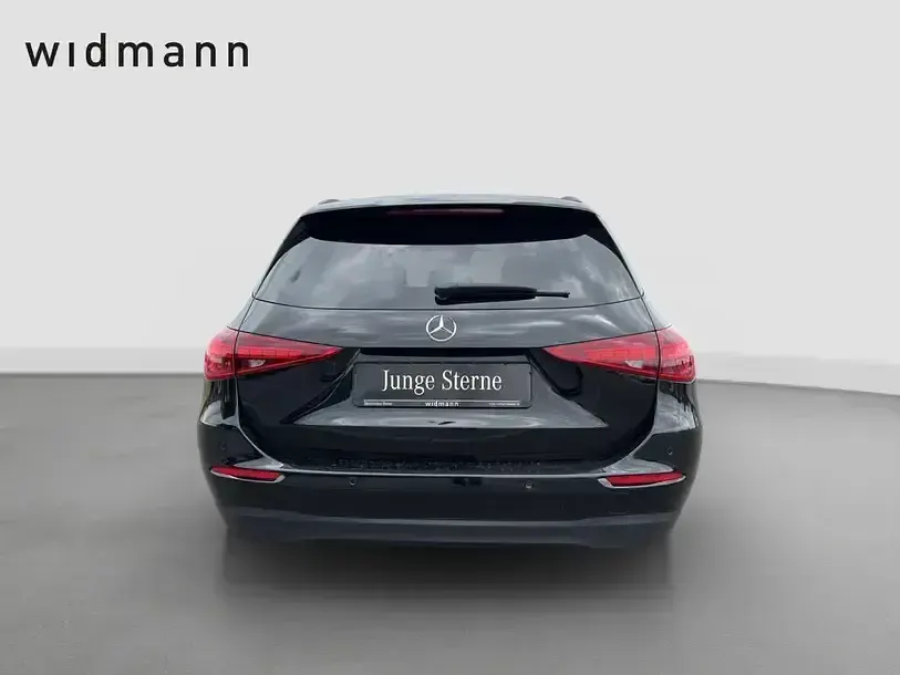 Gebraucht Mercedes C200 163 PS (119 kW) 2023 Schwarz Kombi