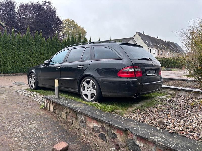 Schwarz Gebraucht 2007 Mercedes E280 Kombi | 3.700 € (Superpreis) - Bild 1/4