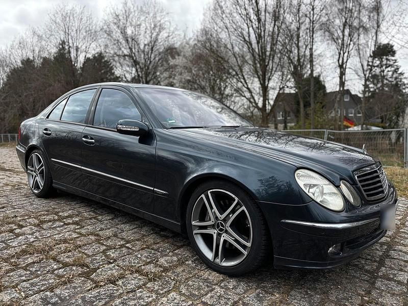Second-hand Mercedes E500 306 CP (225 kW) 2003 Berlinǎ