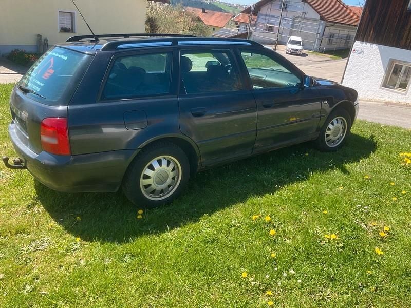 Second-hand Audi A4 115 CP (84 kW) 2000 Negru Break