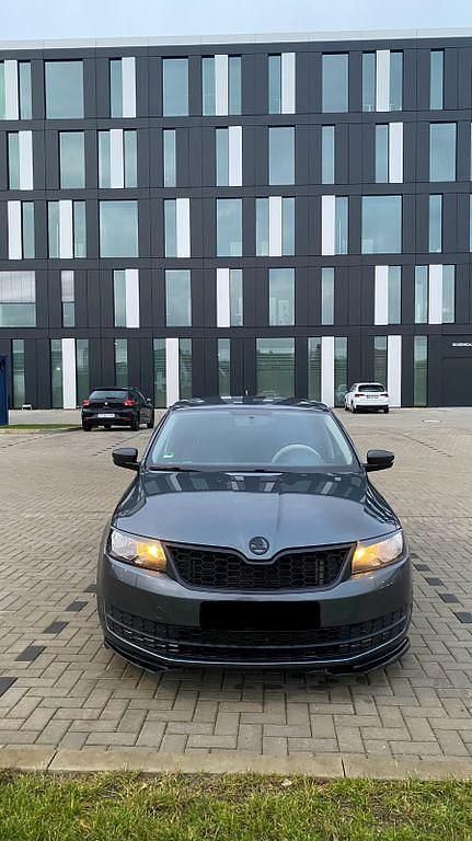 Gebraucht Skoda Rapid Active 90 PS (66 kW) 2017 Grau Limousine