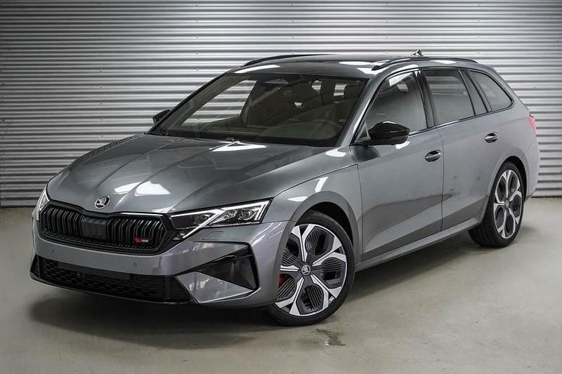 Graphitgrau metallic (5x) Gebraucht 2025 Skoda Octavia RS Kombi | 42.290 € (Etwas zu teuer) - Bild 1/4