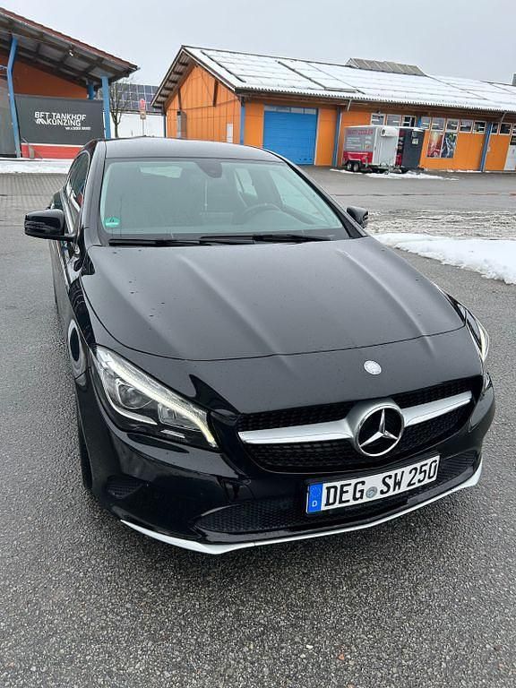Schwarz Gebraucht 2016 Mercedes CLA180 Shooting Brake Urban Kombi | 16.500 € (Guter Preis) - Bild 1/4