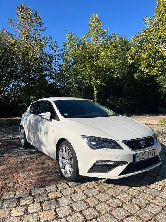 Weiß Gebraucht 2018 Seat Leon FR Limousine | 16.500 € (Fairer Preis) - Bild 1/4