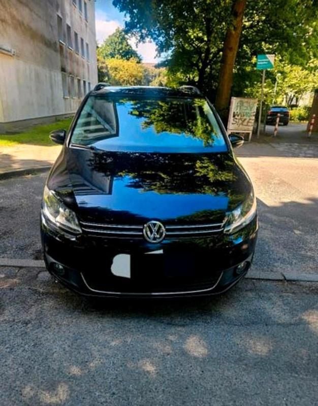 Schwarz Gebraucht 2012 VW Touran Van / Kleinbus | 3.899 € (Guter Preis) - Bild 1/4
