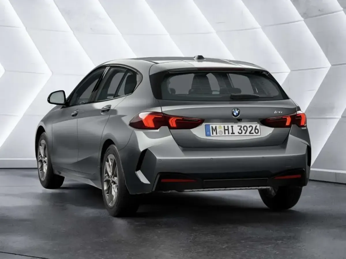 Neu BMW 120 170 PS (125 kW) 2026 Skyscraper grau Kleinwagen