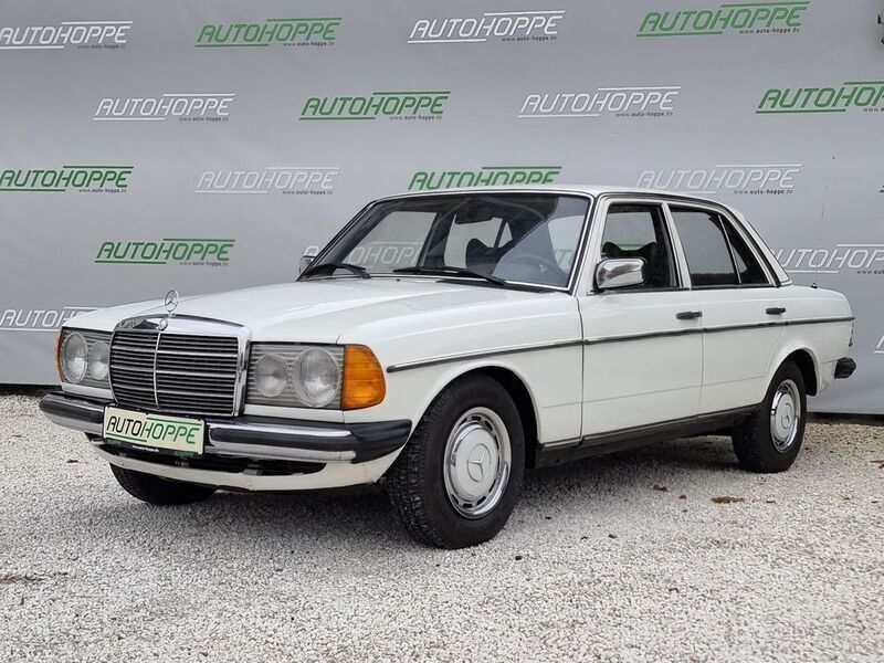 Weiß Gebraucht 1978 Mercedes 250 Limousine | 7.990 € - Bild 1/4