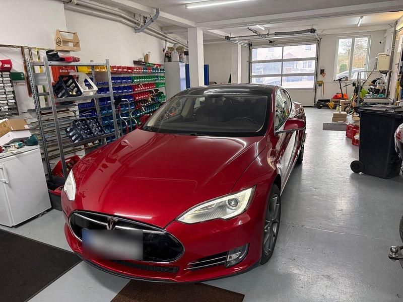 Second-hand Tesla Model S 309 kW (421 CP) 2014 Roșu Hatchback